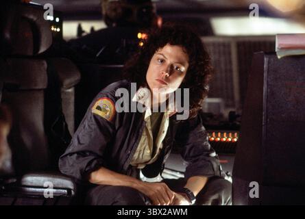 Alien è un 1979 science-fiction film horror diretto da Ridley Scott e interpretato da Tom Skerritt, Sigourney Weaver, Veronica Cartwright, Harry Dean Stanton, John Hurt Ian Holm e Yaphet Kotto. Questa fotografia è per il solo uso editoriale ed è il copyright del film company e/o il fotografo assegnato dal film o società di produzione e può essere riprodotto solo da pubblicazioni in congiunzione con la promozione del film di cui sopra. Un credito per il film company è richiesto. Il fotografo deve anche essere accreditato quando noto. Foto Stock