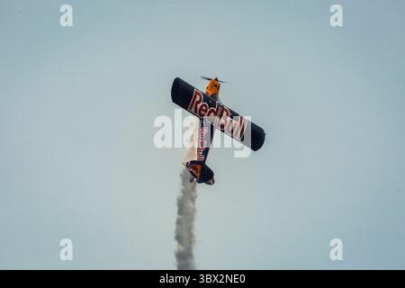 Red Bull Flying Bulls in cielo Foto Stock