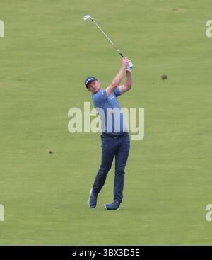 Portrush, Irlanda del Nord. 17 luglio 2025. Justin Rose della Gran Bretagna arriva nel nono green durante il primo round del 153° Open Championship al Royal Portrush Golf Club di Portrush, Irlanda del Nord, giovedì 17 luglio 2025. Foto di Hugo Philpott/UPI credito: UPI/Alamy Live News Foto Stock