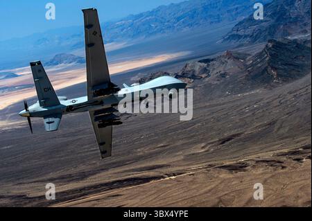 STYLELOCATIONA U.S. Air Force General Atomics mq-9 Reaper veicolo aereo senza equipaggio vola una missione di addestramento sopra la Nevada Testing and Training area presso Creech Air Force base il 29 giugno 2015 a Indian Springs, Nevada. (Immagine di credito: © Sra Cory D. Payne/US Air/Planet Pix via ZUMA Press Wire) Foto Stock