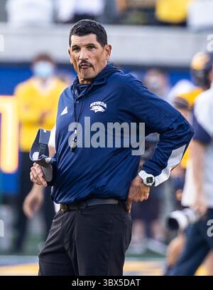 4 settembre 2021 Berkeley, CA USA, allenatore Jay Norvell prima della partita di football NCAA tra Nevada Wolf Pack e California Golden Bears dal FTX Field al California Memorial Stadium. Thurman James/CSM(immagine di credito: &Copy; Thurman James/CSM tramite cavo ZUMA) Foto Stock