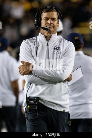 4 settembre 2021 Berkeley, CA USA, allenatore della California Justin Wilcox a bordo campo durante la partita di football NCAA tra Nevada Wolf Pack e California Golden Bears. La California perse 17-22 dal FTX Field al California Memorial Stadium. Thurman James/CSM(immagine di credito: &Copy; Thurman James/CSM tramite cavo ZUMA) Foto Stock