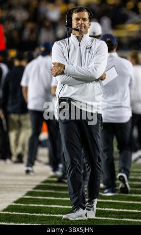 4 settembre 2021 Berkeley, CA USA, allenatore della California Justin Wilcox a bordo campo durante la partita di football NCAA tra Nevada Wolf Pack e California Golden Bears. La California perse 17-22 dal FTX Field al California Memorial Stadium. Thurman James/CSM(immagine di credito: &Copy; Thurman James/CSM tramite cavo ZUMA) Foto Stock