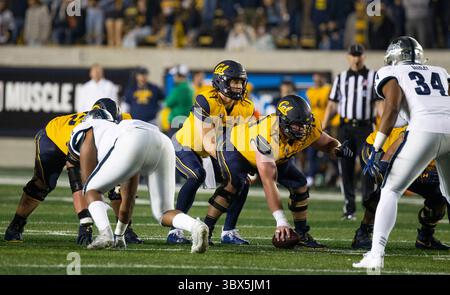 4 settembre 2021 Berkeley, CA USA, il quarterback Chase Garbers (7) chiama una giocata durante la partita di football NCAA tra Nevada Wolf Pack e California Golden Bears. La California perse 17-22 dal FTX Field al California Memorial Stadium. Thurman James/CSM(immagine di credito: &Copy; Thurman James/CSM tramite cavo ZUMA) Foto Stock