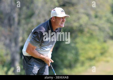 12 settembre 2021: Alex Cejka di Monaco di Baviera, Germania, guarda il suo colpo sul quinto tee durante l'ultimo round dell'Ascension Charity Classic tenutosi al Norwood Hills Country Club di Jennings, MO Richard Ulreich/CSM (Credit Image: &Copy; Richard Ulreich/CSM via ZUMA Wire) Foto Stock