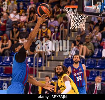 19 settembre 2021, Barcellona, Barcellona, Spagna: Brandon Davies del FC Barcelona tira al basket durante la partita Liga Endesa - ACB tra FC Barcelona e UCAM Murcia al Palau Blaugrana il 19 settembre 2021 a Barcellona, Spagna. (Immagine di credito: © Javier Borrego/AFP7 via ZUMA Press Wire) Foto Stock