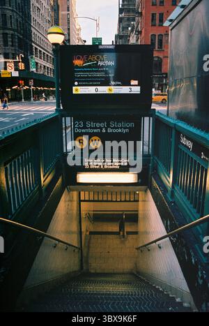 Ingresso alla stazione della metropolitana 23rd Street a Manhattan, New York City Foto Stock