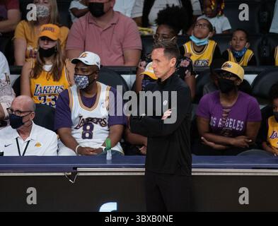 3 ottobre 2021, Los Angeles, California, Stati Uniti: Capo allenatore, Steve Nash dei Brooklyn Nets durante la partita di pre-stagione NBA con i Los Angeles Lakers domenica 3 ottobre 2021 allo Staples Center di Los Angeles, California. I Lakers perdono contro i Nets, 97-123. JAVIER ROJAS/PI (immagine di credito: © Prensa Internacional via ZUMA Press Wire) Foto Stock