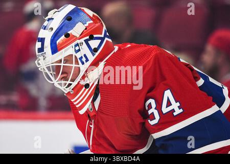 6 ottobre 2021: Guarda il portiere dei Montreal Canadiens Jake Allen (34) durante la partita Ottawa Senators contro i Montreal Canadiens al Bell Centre di Montreal, Quebec. David Kirouac/CSM(immagine di credito: &Copy; David Kirouac/CSM tramite cavo ZUMA) Foto Stock