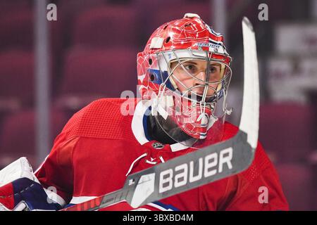 6 ottobre 2021: Guardate il portiere dei Montreal Canadiens Cayden Primeau (30) durante la partita degli Ottawa Senators contro i Montreal Canadiens al Bell Centre di Montreal, Quebec. David Kirouac/CSM(immagine di credito: &Copy; David Kirouac/CSM tramite cavo ZUMA) Foto Stock
