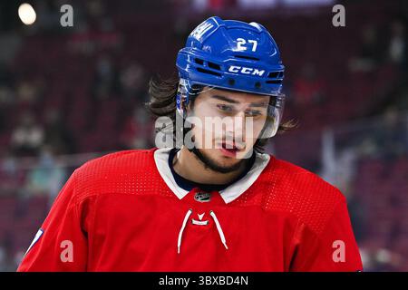 6 ottobre 2021: Guardate il difensore dei Montreal Canadiens Alexander Romanov (27) durante la partita Ottawa Senators contro i Montreal Canadiens al Bell Centre di Montreal, Quebec. David Kirouac/CSM(immagine di credito: &Copy; David Kirouac/CSM tramite cavo ZUMA) Foto Stock