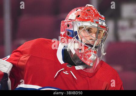 6 ottobre 2021: Guardate il portiere dei Montreal Canadiens Cayden Primeau (30) durante la partita degli Ottawa Senators contro i Montreal Canadiens al Bell Centre di Montreal, Quebec. David Kirouac/CSM(immagine di credito: &Copy; David Kirouac/CSM tramite cavo ZUMA) Foto Stock