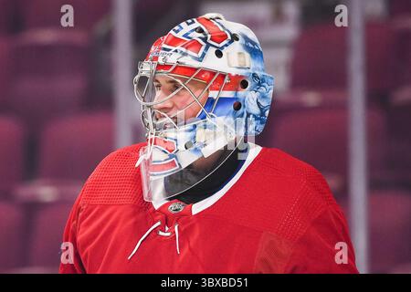 6 ottobre 2021: Guardate il portiere dei Montreal Canadiens Cayden Primeau (30) durante la partita degli Ottawa Senators contro i Montreal Canadiens al Bell Centre di Montreal, Quebec. David Kirouac/CSM(immagine di credito: &Copy; David Kirouac/CSM tramite cavo ZUMA) Foto Stock