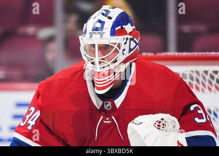 6 ottobre 2021: Guarda il portiere dei Montreal Canadiens Jake Allen (34) durante la partita Ottawa Senators contro i Montreal Canadiens al Bell Centre di Montreal, Quebec. David Kirouac/CSM(immagine di credito: &Copy; David Kirouac/CSM tramite cavo ZUMA) Foto Stock