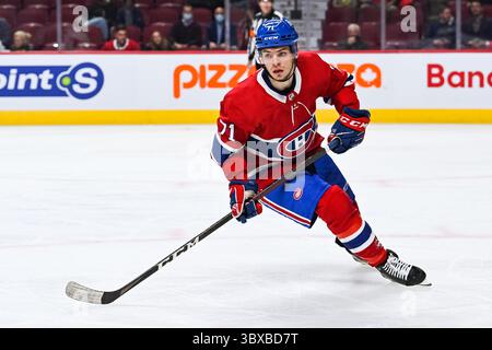 6 ottobre 2021: Guardate il centro dei Montreal Canadiens Jake Evans (71) durante la partita degli Ottawa Senators contro i Montreal Canadiens al Bell Centre di Montreal, Quebec. David Kirouac/CSM(immagine di credito: &Copy; David Kirouac/CSM tramite cavo ZUMA) Foto Stock