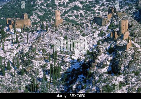 FRANCIA. OCCITANY. AUDE (11) VALLE ORBIEL. I CASTELLI DI LASTOURS IMMERSI NELLA NEBBIA (QUATTRO ANTICHI CASTELLI CATARI DEL XII SECOLO? E XIII? SECOLI Foto Stock