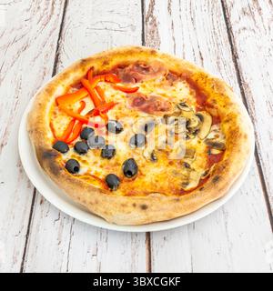 pizza la conosciamo come, i piattini esistevano in varie culture antiche, dalla focaccia romana al pane piattino greco ed egiziano Foto Stock