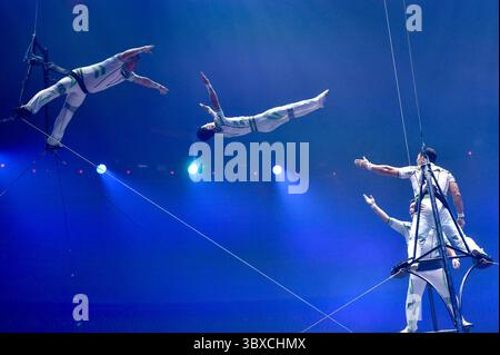 Mosca, Russia. 17 luglio 2025. Gli artisti si esibiscono durante il World Circus Art Festival 'IDOL-2025' a Mosca, Russia, il 17 luglio 2025. Il festival si svolge qui dal 17 al 20 luglio. Crediti: Alexander Zemlianichenko Jr/Xinhua/Alamy Live News Foto Stock