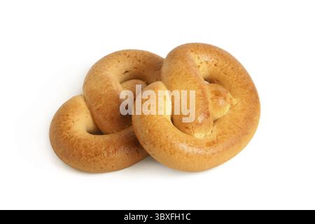 Nodo-biscotti di forma su sfondo bianco Foto Stock