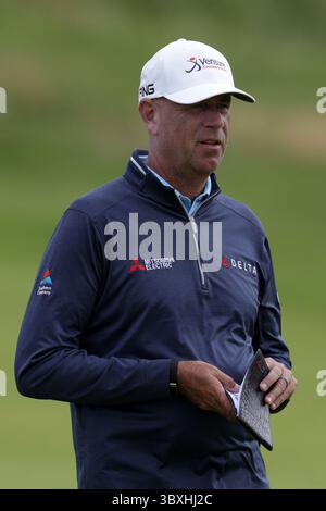 18 luglio 2025; Royal Portrush Golf Club, Portrush, Contea di Antrim, Irlanda del Nord; Open Golf Championship Round 2; Stewart Cink (USA) alla 17ma buca Foto Stock