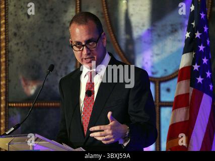 3 novembre 2021, Coral Gables, FL, USA: Il Rep. Statunitense Mario Diaz-Balart, R-Flag., è stato felice di vedere il suo partito ribaltare la corsa del governatore della Virginia e quasi segnare una sconfitta governatoriale nel New Jersey. (Immagine di credito: © Roberto Koltun/TNS via ZUMA Press Wire/TNS via ZUMA Press Wire) Foto Stock