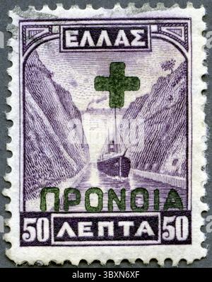 GRECIA - CIRCA 1927: Un francobollo stampato in Grecia mostra il Canale di Corinto, circa 1927 Foto Stock