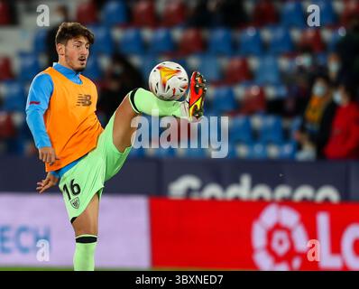 19 novembre 2021, VALENCIA, VALENCIA, SPAGNA: L'Unai Vencedor of Athletic si scalda durante la partita di Santander League tra Levante UD e il club di atletica Bilbao allo stadio Ciutat de Valencia il 19 novembre 2021 a Valencia, Spagna. (Immagine di credito: © Ivan Terron/AFP7 via ZUMA Press Wire) Foto Stock