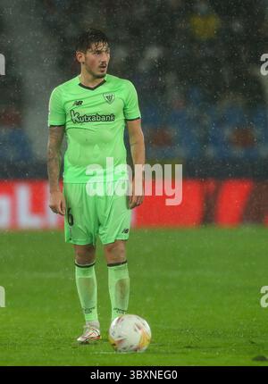 19 novembre 2021, VALENCIA, VALENCIA, SPAGNA: Unai Vencedor of Athletic guarda durante la partita di Santander League tra il Levante UD e il club di atletica Bilbao allo stadio Ciutat de Valencia il 19 novembre 2021, a Valencia, Spagna. (Immagine di credito: © Ivan Terron/AFP7 via ZUMA Press Wire) Foto Stock