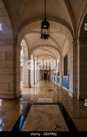 Archi piastrellati nel monastero di San Vincenzo fuori le mura o nella chiesa e nel monastero di Sao Vicente de Fora, Lisbona, Portogallo. Foto Stock