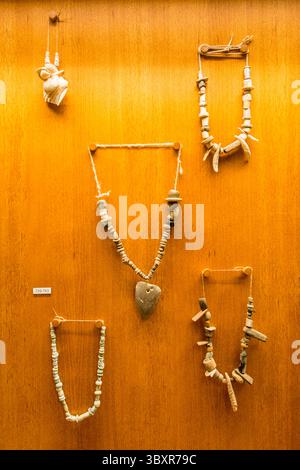 Reperti nel Museo Archeologico del Convento di nostra Signora del Carmelo (Chiesa di Santa Maria do Carmo), Bairro alto, Lisbona, Portogallo. Foto Stock