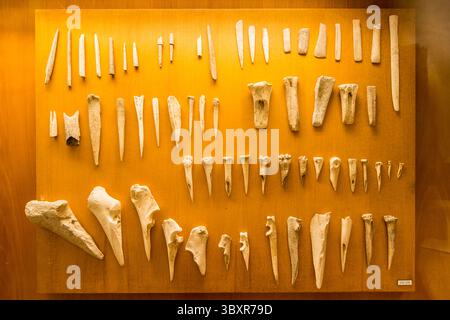 Reperti nel Museo Archeologico del Convento di nostra Signora del Carmelo (Chiesa di Santa Maria do Carmo), Bairro alto, Lisbona, Portogallo. Foto Stock