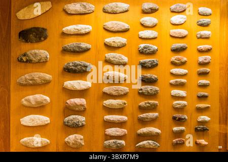 Reperti nel Museo Archeologico del Convento di nostra Signora del Carmelo (Chiesa di Santa Maria do Carmo), Bairro alto, Lisbona, Portogallo. Foto Stock