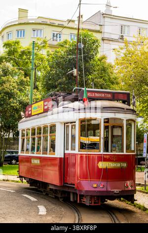 Tram iconici tram tram, trasporto pubblico, Lisbona, Portogallo. Foto Stock