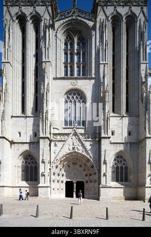 25 agosto 2009: Facciata della cattedrale di Sain Corentin, città di Quimper, dipartimento del Finistere, regione della Bretagna, Francia (immagine di credito: © Felipe Rodriguez / Vwpics/VW Pics via ZUMA Press Wire) Foto Stock