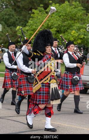 18 settembre 2021, Moab, Utah, Stati Uniti: Un drum Major delle Highland nelle sue regalie e mazze guida una band di pipe in un festival scozzese a Moab, Utah. (Immagine di credito: © Jon G. Fuller/VW Pics via ZUMA Press Wire) Foto Stock
