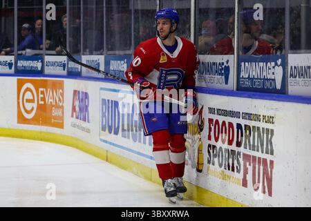 10 dicembre 2021: Il centro di Laval Rocket Jean-SÃ©bastien Dea (10) pattina in rete nel secondo periodo contro i Rochester Americans. I Rochester Americans ospitarono i Laval Rocket in una partita della American Hockey League alla Blue Cross Arena di Rochester, New York. (Jonathan Tenca/CSM)(immagine di credito: &Copy; Jonathan Tenca/CSM tramite filo ZUMA) Foto Stock