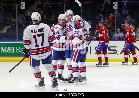 10 dicembre 2021: 10 dicembre 2021: L'ala sinistra dei Rochester Americans Michael Mersch (28), il centro Arttu Ruotsalainen (25) e il difensore Josh Teves (44) festeggiano dopo un gol contro il Laval Rocket. I Rochester Americans ospitarono i Laval Rocket in una partita della American Hockey League alla Blue Cross Arena di Rochester, New York. (Jonathan Tenca/CSM)i Rochester Americans ospitarono i Laval Rocket in una partita della American Hockey League alla Blue Cross Arena di Rochester, New York. (Jonathan Tenca/CSM)(immagine di credito: &Copy; Jonathan Tenca/CSM tramite filo ZUMA) Foto Stock