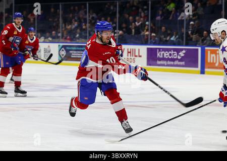 10 dicembre 2021: Il centro di Laval Rocket Jean-SÃ©bastien Dea (10) scatta un colpo in rete nel primo periodo contro i Rochester Americans. I Rochester Americans ospitarono i Laval Rocket in una partita della American Hockey League alla Blue Cross Arena di Rochester, New York. (Jonathan Tenca/CSM)(immagine di credito: &Copy; Jonathan Tenca/CSM tramite filo ZUMA) Foto Stock
