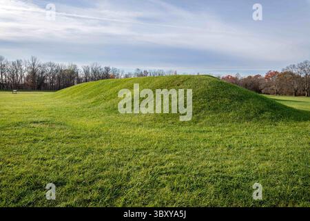 16 novembre 2021, Chillicothe, Ohio, USA: Hopewell Culture NHP , gruppo Mound City (immagine di credito: © Edwin Remsberg/VW Pics via ZUMA Press Wire) Foto Stock