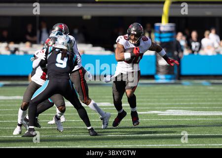 26 dicembre 2021, Charlotte, Carolina del Nord, Stati Uniti: Tampa Bay Buccaneers tight end O.J. Howard (80). I Tampa Bay Buccaneers vinsero 32 a 6 contro i Carolina Panthers al Bank of America Stadium di Charlotte, Carolina del Nord. (Immagine di credito: © Jason Walle/ZUMA Press Wire) Foto Stock