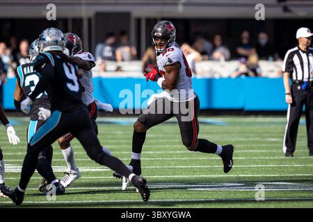26 dicembre 2021, Charlotte, Carolina del Nord, Stati Uniti: Tampa Bay Buccaneers tight end O.J. Howard (80). I Tampa Bay Buccaneers vinsero 32 a 6 contro i Carolina Panthers al Bank of America Stadium di Charlotte, Carolina del Nord. (Immagine di credito: © Jason Walle/ZUMA Press Wire) Foto Stock