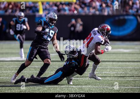 26 dicembre 2021, Charlotte, Carolina del Nord, Stati Uniti: Il wide receiver dei Tampa Bay Buccaneers Antonio Brown (81). I Tampa Bay Buccaneers vinsero 32 a 6 contro i Carolina Panthers al Bank of America Stadium di Charlotte, Carolina del Nord. (Immagine di credito: © Jason Walle/ZUMA Press Wire) Foto Stock