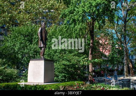 29 settembre 2009, New York, New York, USA: Statua di Roscoe conkling Bronce nel parco di Madison Square Manhattan New york... situata all'angolo sud-est del Madison Square Park questa statua in bronzo della figura politica Roscoe Conkling (1829-1888) è opera dell'artista John Quincy Adams Ward (1840-1910) e risale al 1893. (Immagine di credito: © Sergi ReboredoZUMA Press Wire) Foto Stock