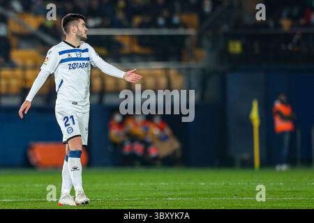 21 dicembre 2021, VILARREAL, CASTELLON, SPAGNA: Martin Aguirregabiria degli Alaves gesti durante la partita di Santander League tra Villareal CF e Deportivo Alaves allo Stadio ceramica il 21 dicembre 2021, a Valencia, Spagna. (Immagine di credito: © Ivan Terron/AFP7 via ZUMA Press Wire) Foto Stock