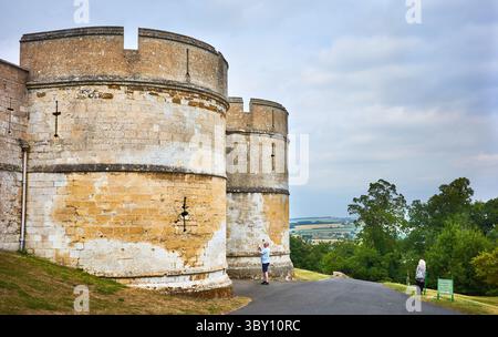 Torre rotonda (costruita da re Edoardo i) al castello di Rockingham, Corby, Inghilterra. Foto Stock