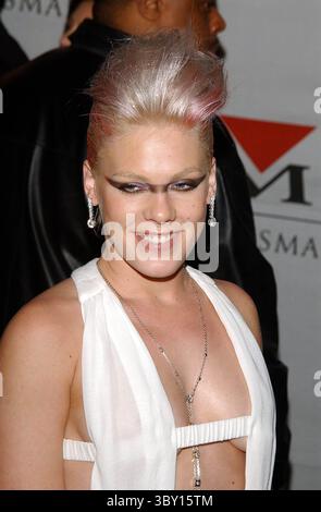 27 FEBBRAIO 2002 - K24223AG: BMG GRAMMY PARTY. PRESSO L'HOTEL ARGYLE, WEST HOLLYWOOD, CA 02/27/2002. AMY GRAVES/ 2002.(D).PINK (immagine di credito: © Amy Graves/ZUMA Press Wire) Foto Stock
