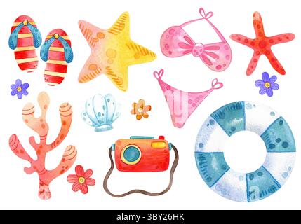 Serie di illustrazioni di acquerelli da spiaggia. Oggetti estivi disegnati a mano: Costume da bagno, macchina fotografica, ombrellone, occhiali da sole, cappello. Illustrazione su sfondo bianco. Foto Stock