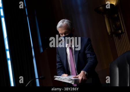 11 gennaio 2022, Washington, District of Columbia, USA: Il presidente del Consiglio della Federal Reserve Jerome Powell arriva per la sua audizione per le nuove nomine del Comitato per le banche, gli alloggi e gli affari urbani del Senato su Capitol Hill 11 gennaio 2022, a Washington DC (immagine di credito: © Brendan Smialowski - Pool via CN/CNP via ZUMA Press Wire) Foto Stock