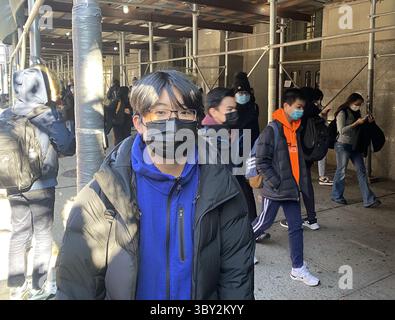 11 gennaio 2022: Danny Mui è stato uno dei centinaia di studenti usciti dalla Brooklyn Technical High School per protesta martedì 11 gennaio 2022. (Immagine di credito: © Michael Elsen-Rooney/New York Daily News/TNS tramite ZUMA Press Wire) Foto Stock