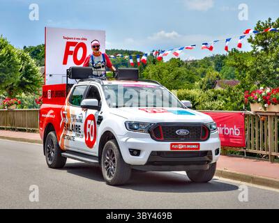 Veicolo pubblicitario del sindacato francese "FO / Force Ouvrière" - parte di la Caravane dell'evento Tour de France 2025, tappa 9 da Chinon a Chateauroux. Foto Stock